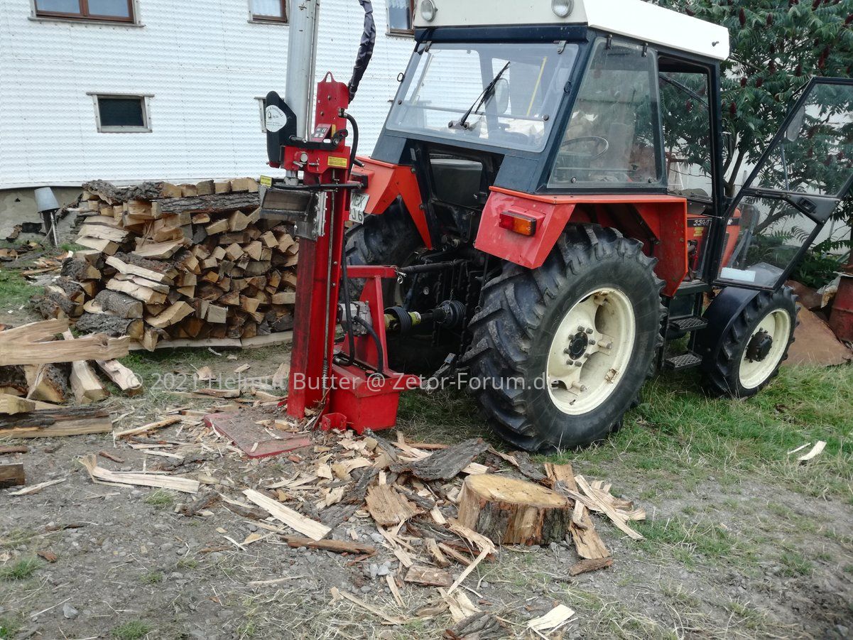 3340 mit Holzspalter.jpg